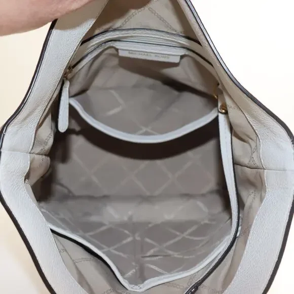 Michael Kors White Bucket Shoulder Bag EUC - Picture 6 of 7